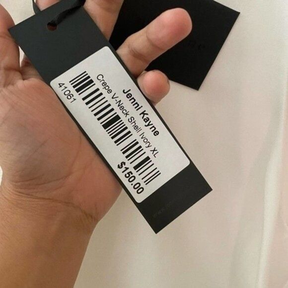 Jenni Kayne Crepe V-Neck Shell Ivory Top Blouse - Picture 4 of 5